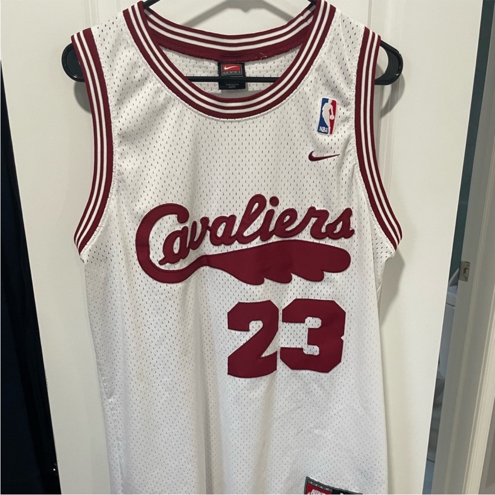 Nike Cavaliers swingman LeBron James jersey